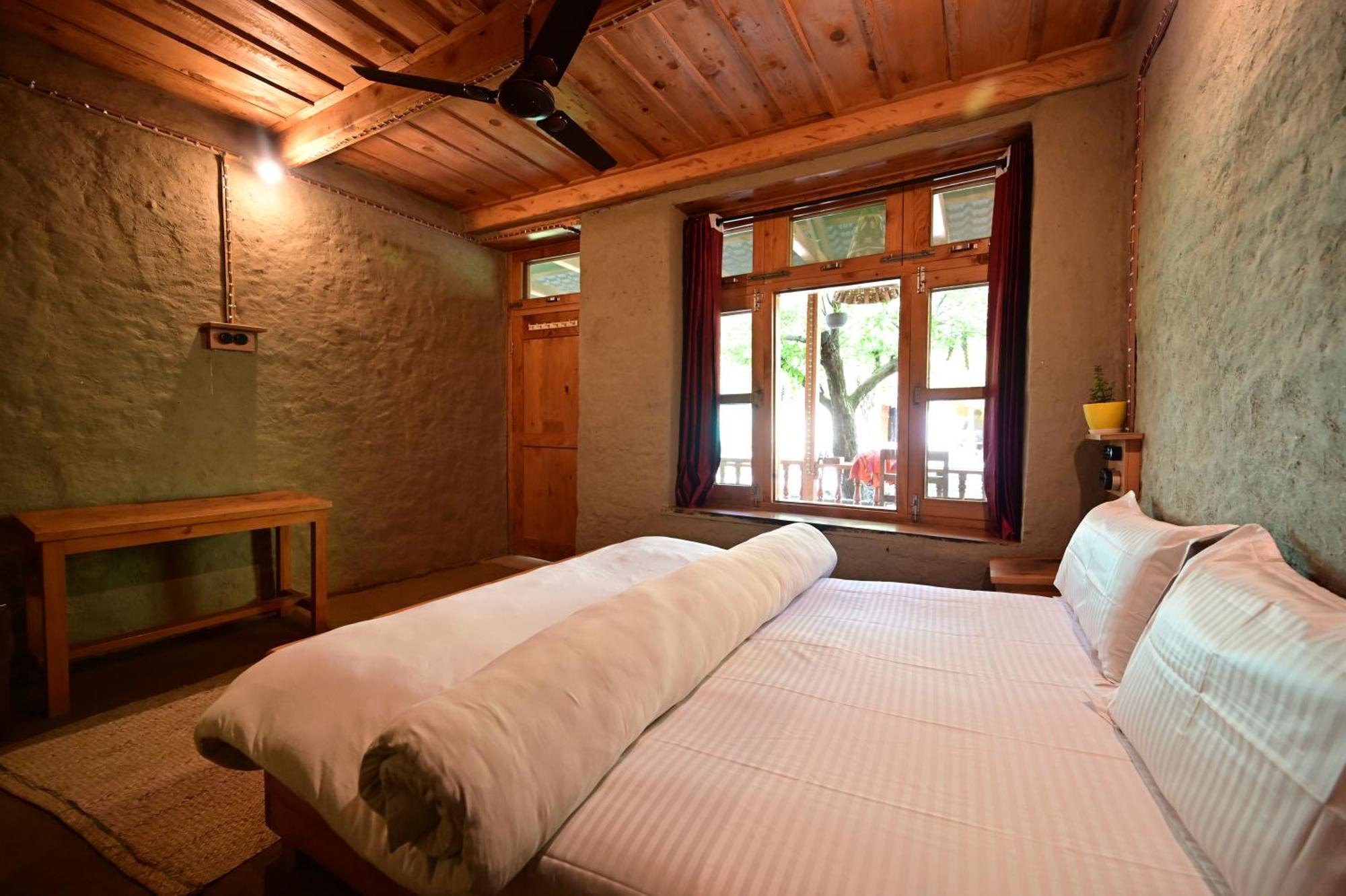 Himalayan Mud Resort Касоль Экстерьер фото