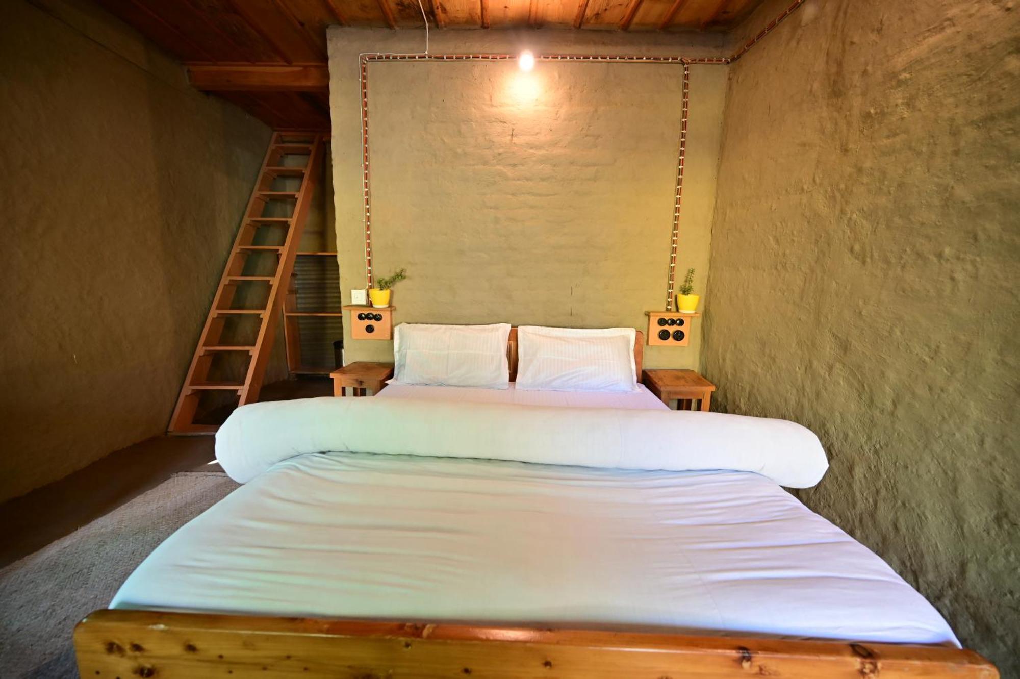 Himalayan Mud Resort Касоль Экстерьер фото