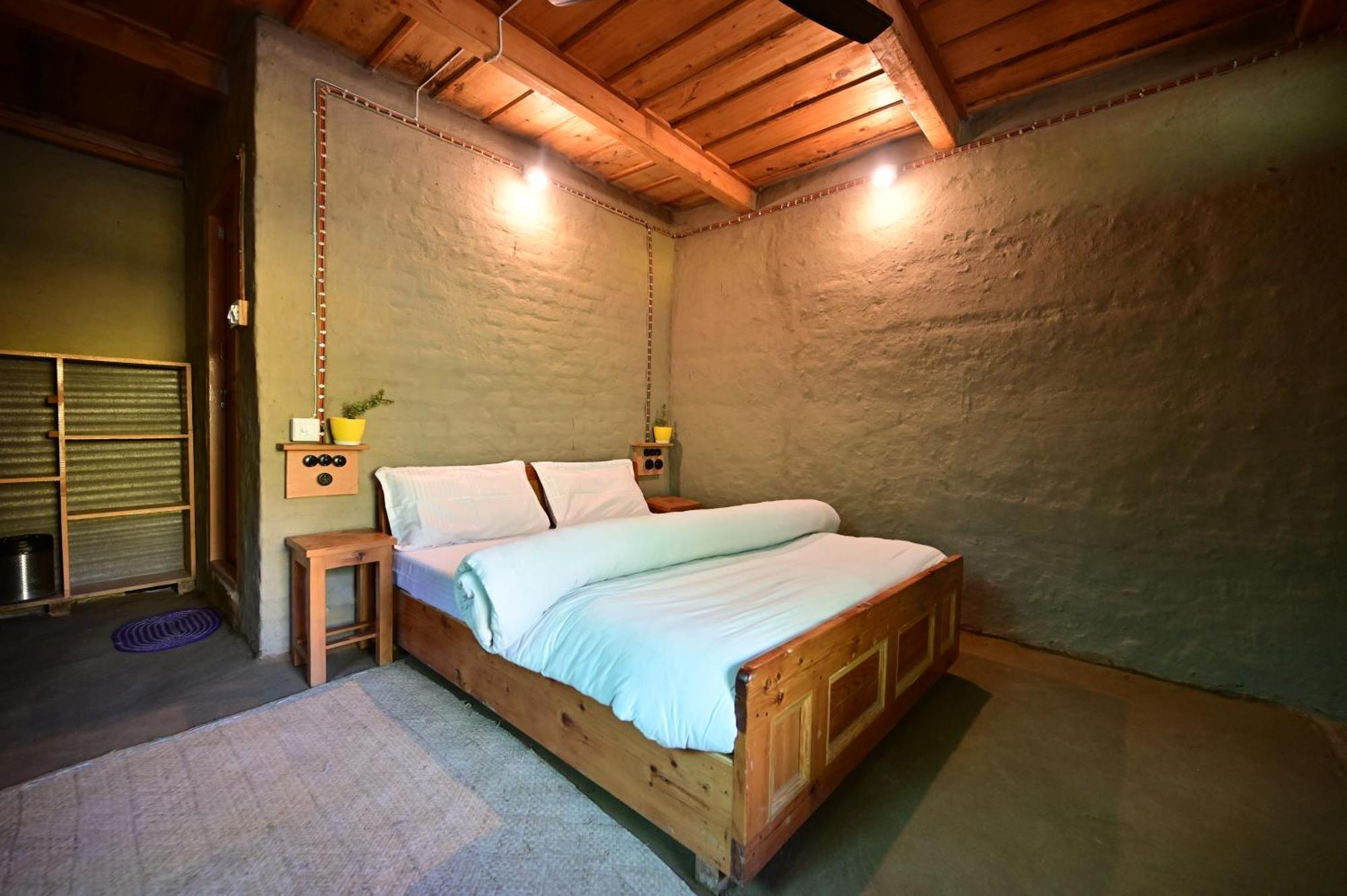 Himalayan Mud Resort Касоль Экстерьер фото