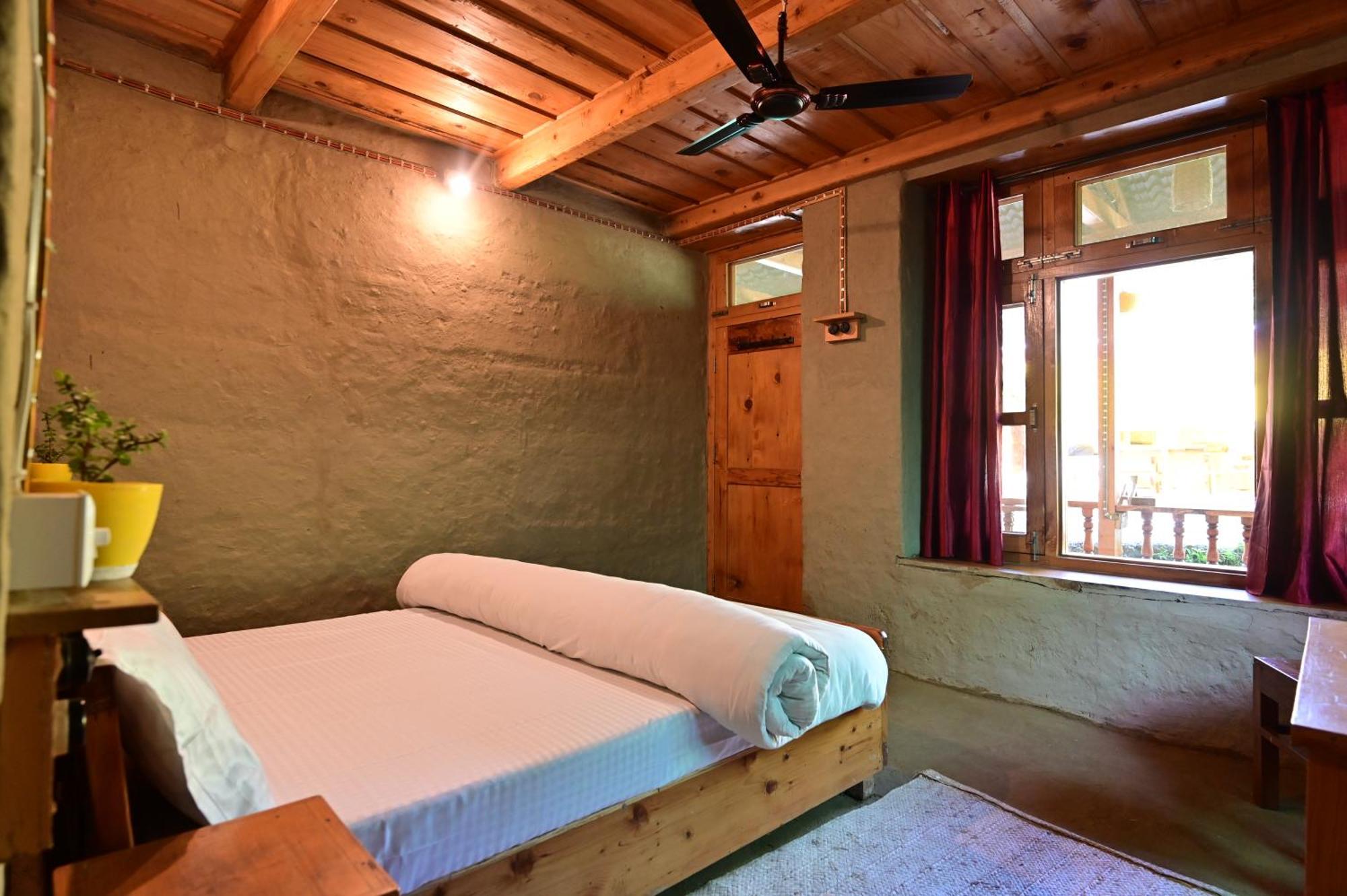 Himalayan Mud Resort Касоль Экстерьер фото